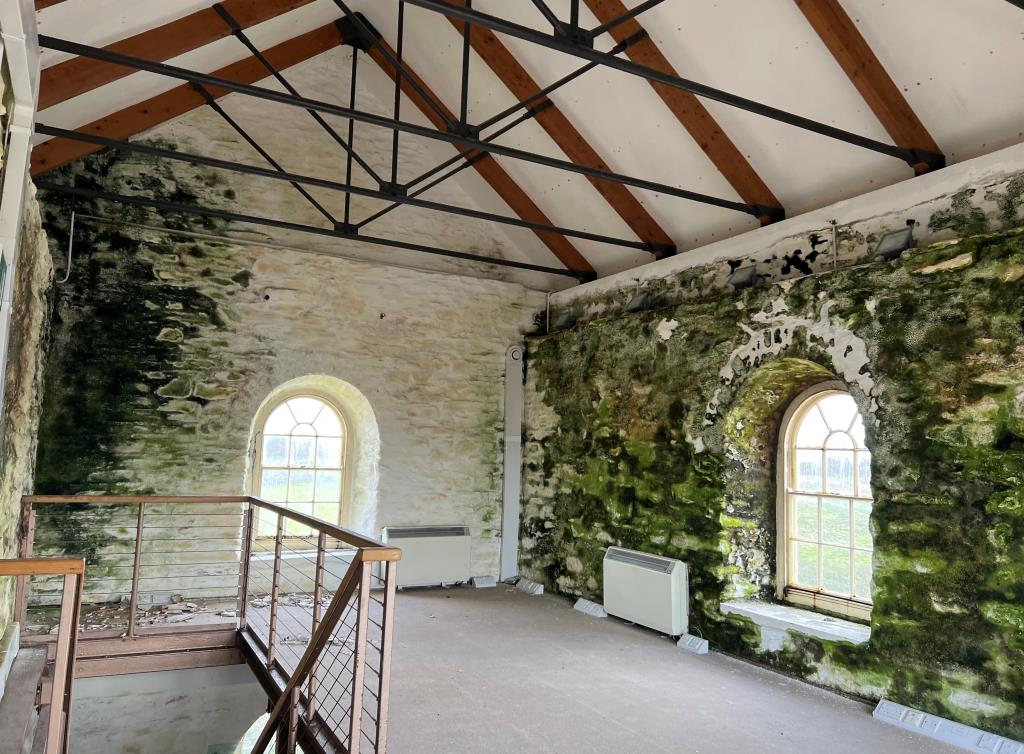 Lot: 132 - FORMER ENGINE HOUSE IN GREAT LOCATION - Top floor office area